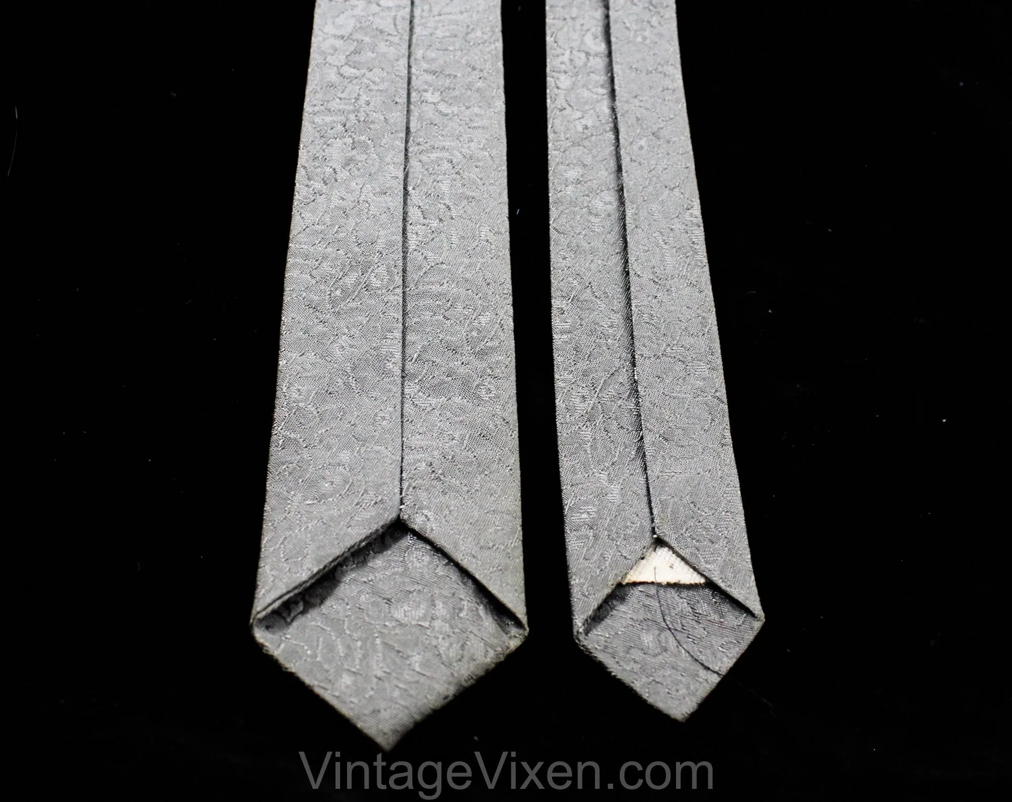 1950s Skinny Tie - Gray Brocade 50s Atomic Deco Stripe Crest - Mid Century Business Men's Necktie - Streamlined Narrow Neutral 1950's Tie