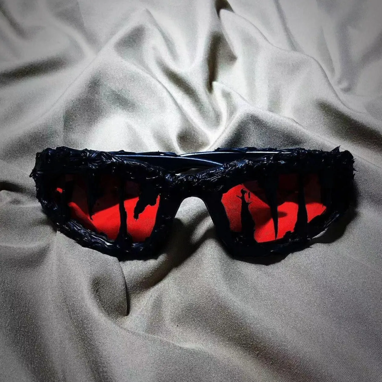 Avant-garde Designer Red Eye Sunglasses