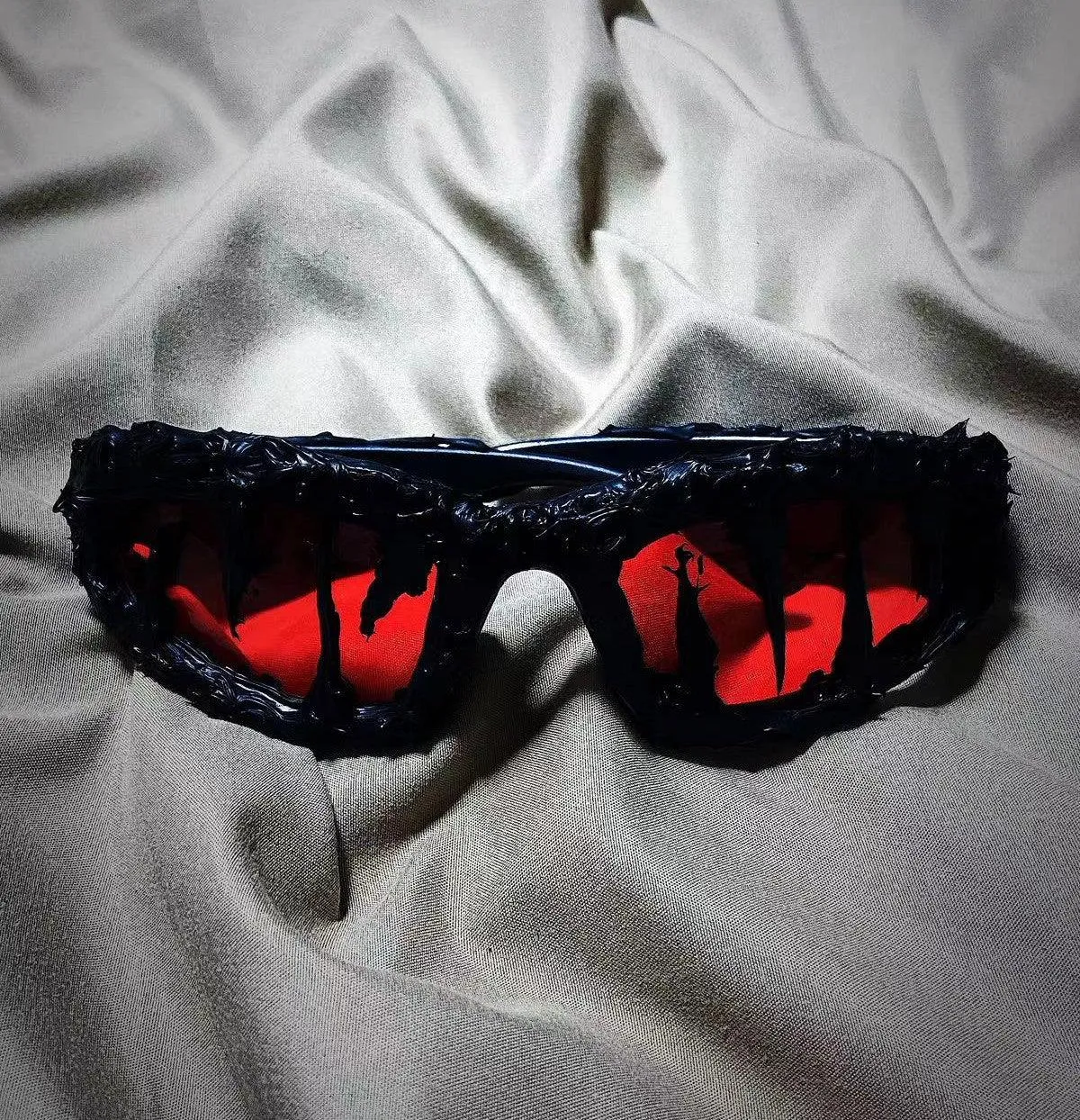 Avant-garde Designer Red Eye Sunglasses