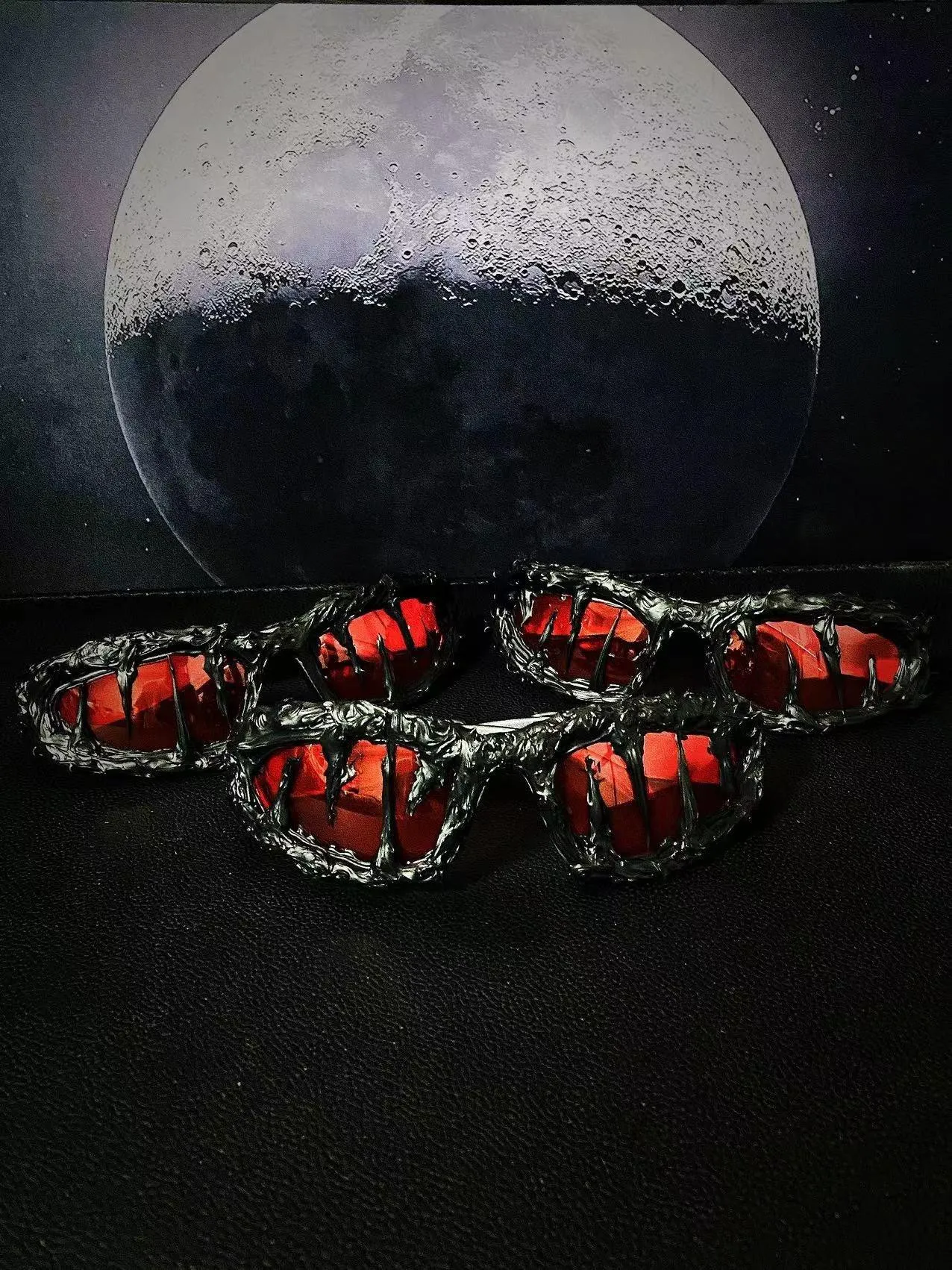 Avant-garde Designer Red Eye Sunglasses