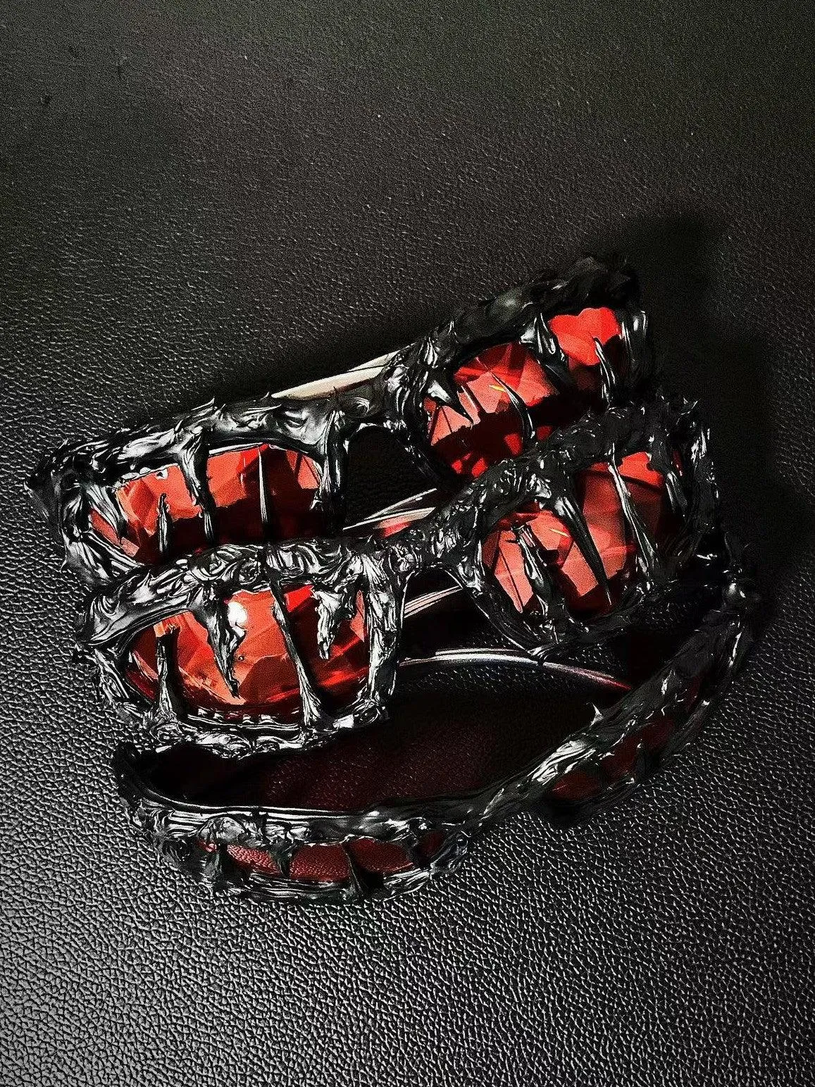 Avant-garde Designer Red Eye Sunglasses