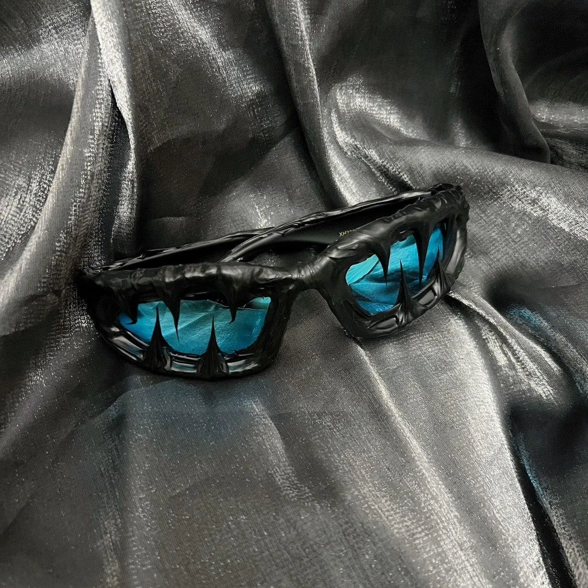 Avant-garde Designer Red Eye Sunglasses