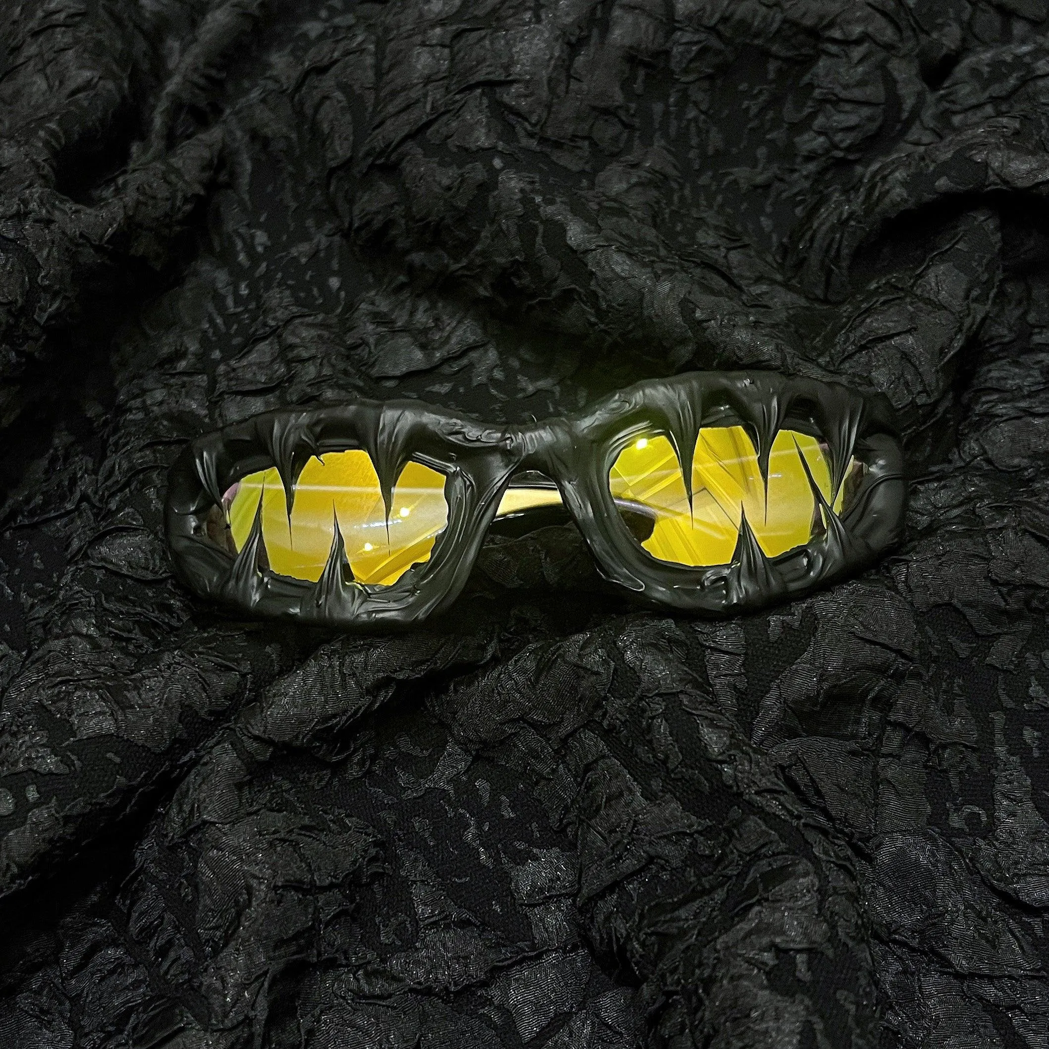 Avant-garde Designer Red Eye Sunglasses