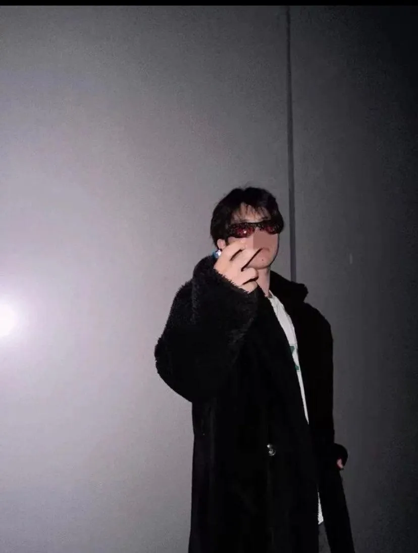 Avant-garde Designer Red Eye Sunglasses
