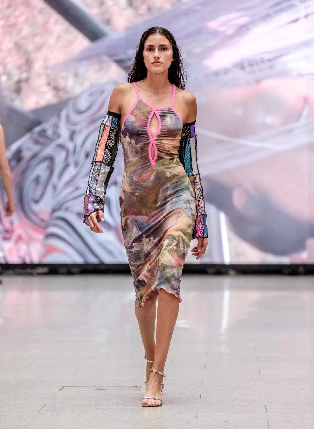 BERLIN FASHION WEEK Summer 05 "Dress with Sleeves"