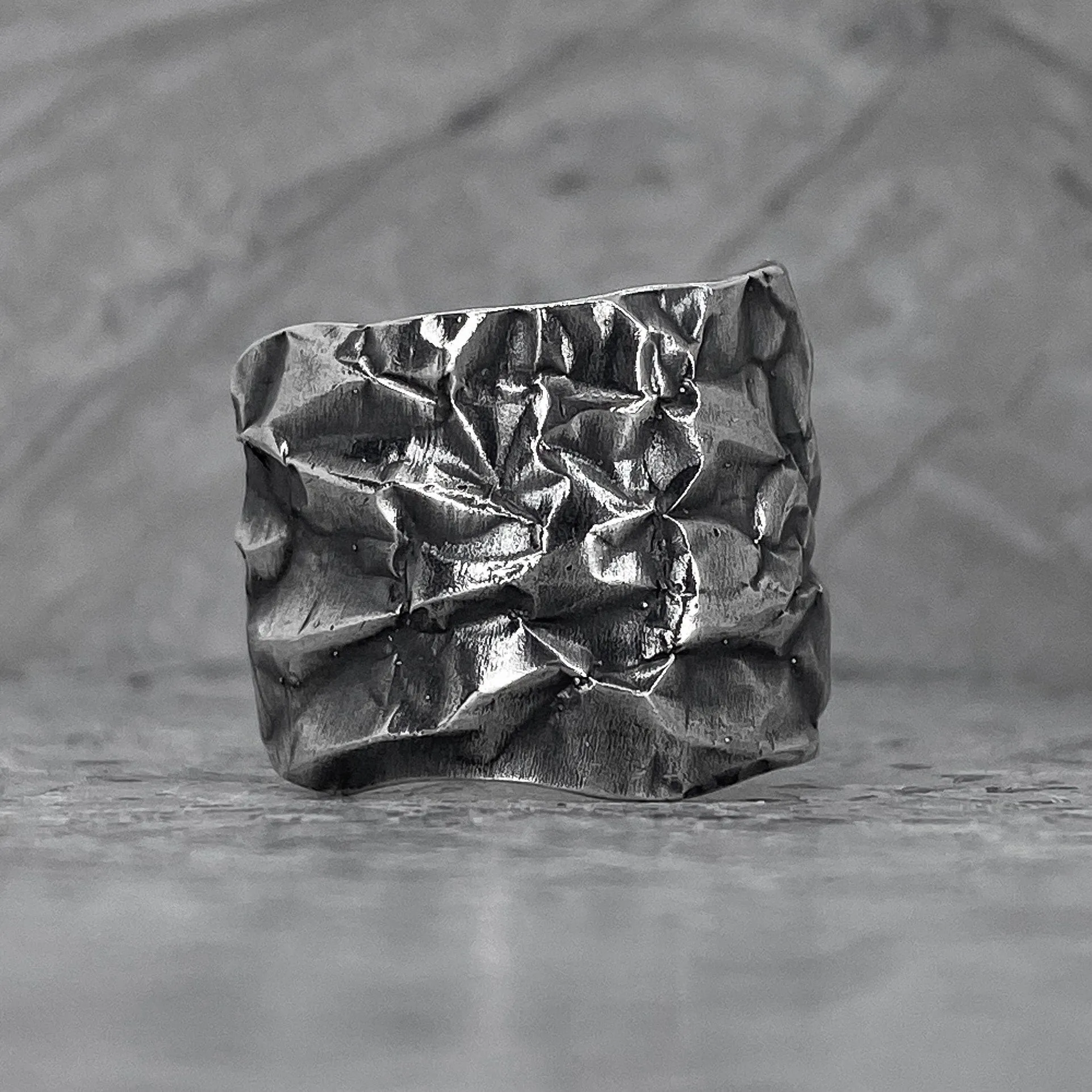Crumpled ring