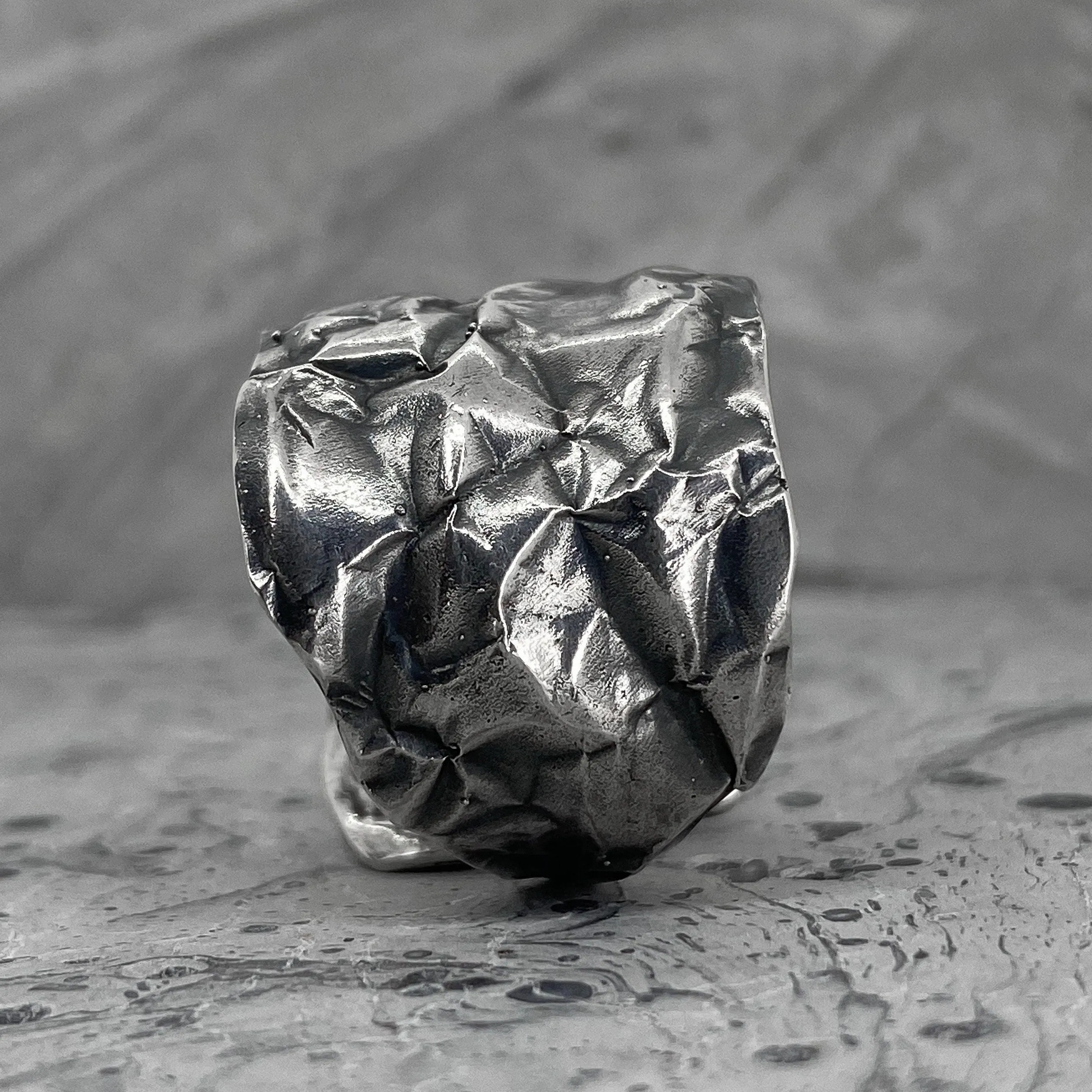 Crumpled ring