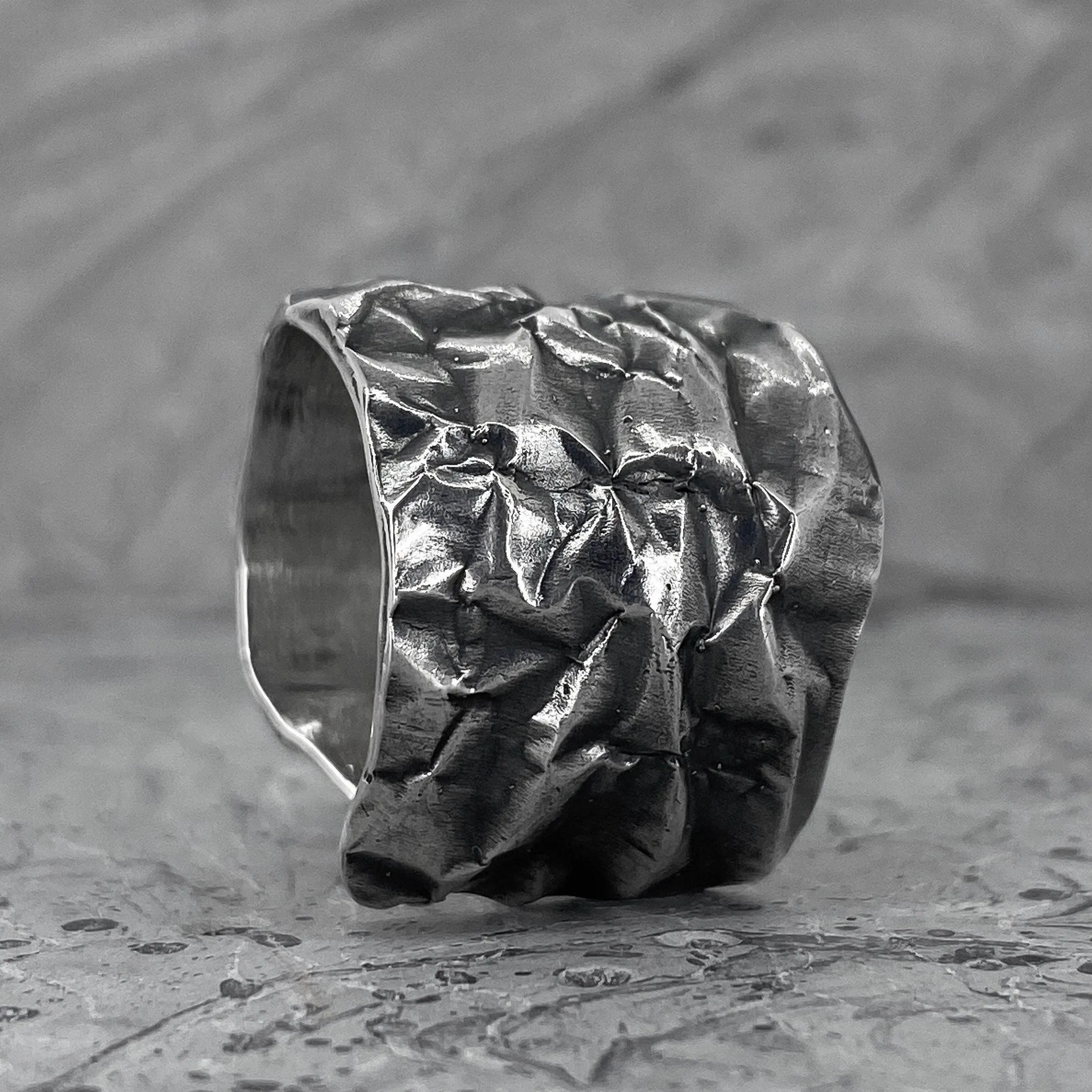 Crumpled ring