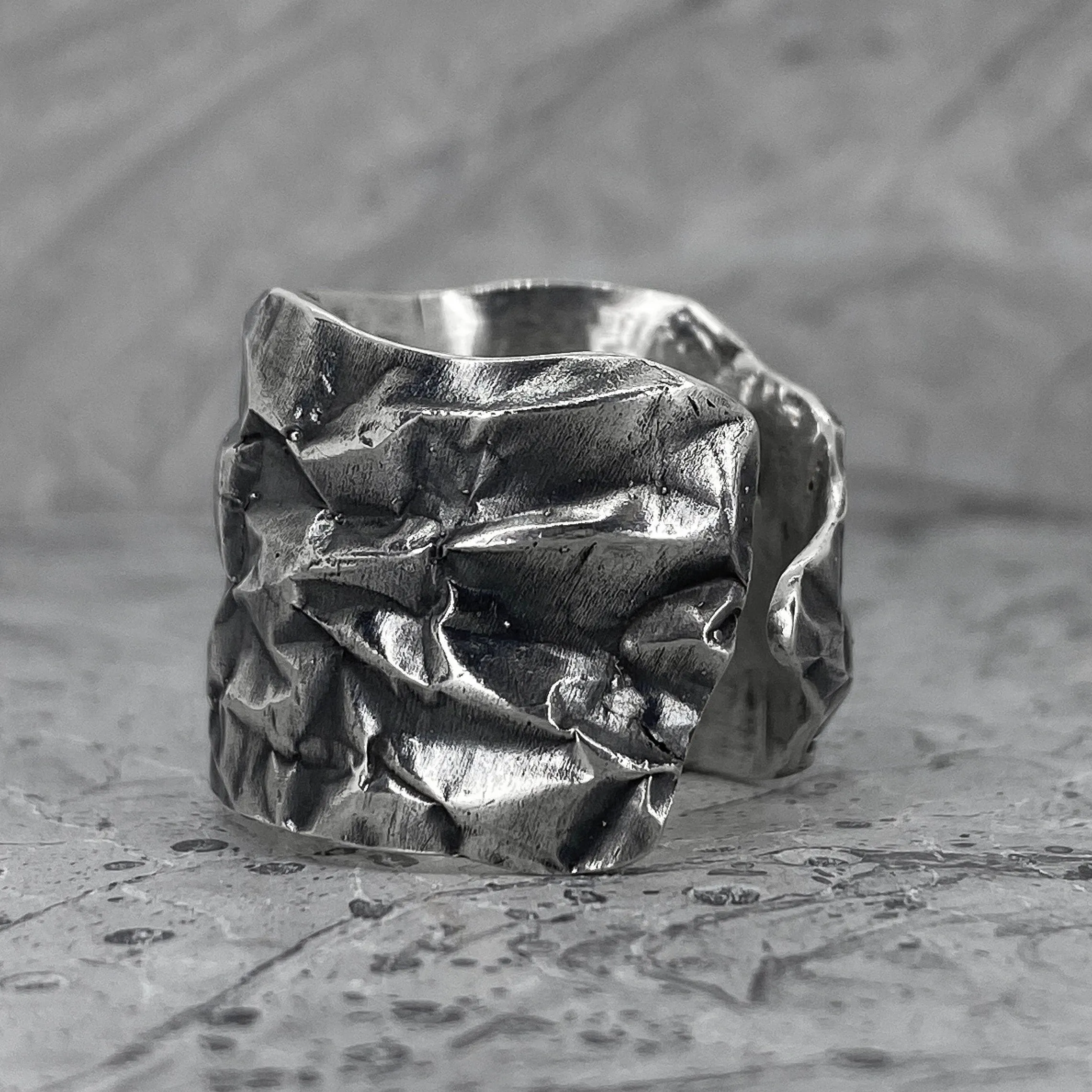 Crumpled ring