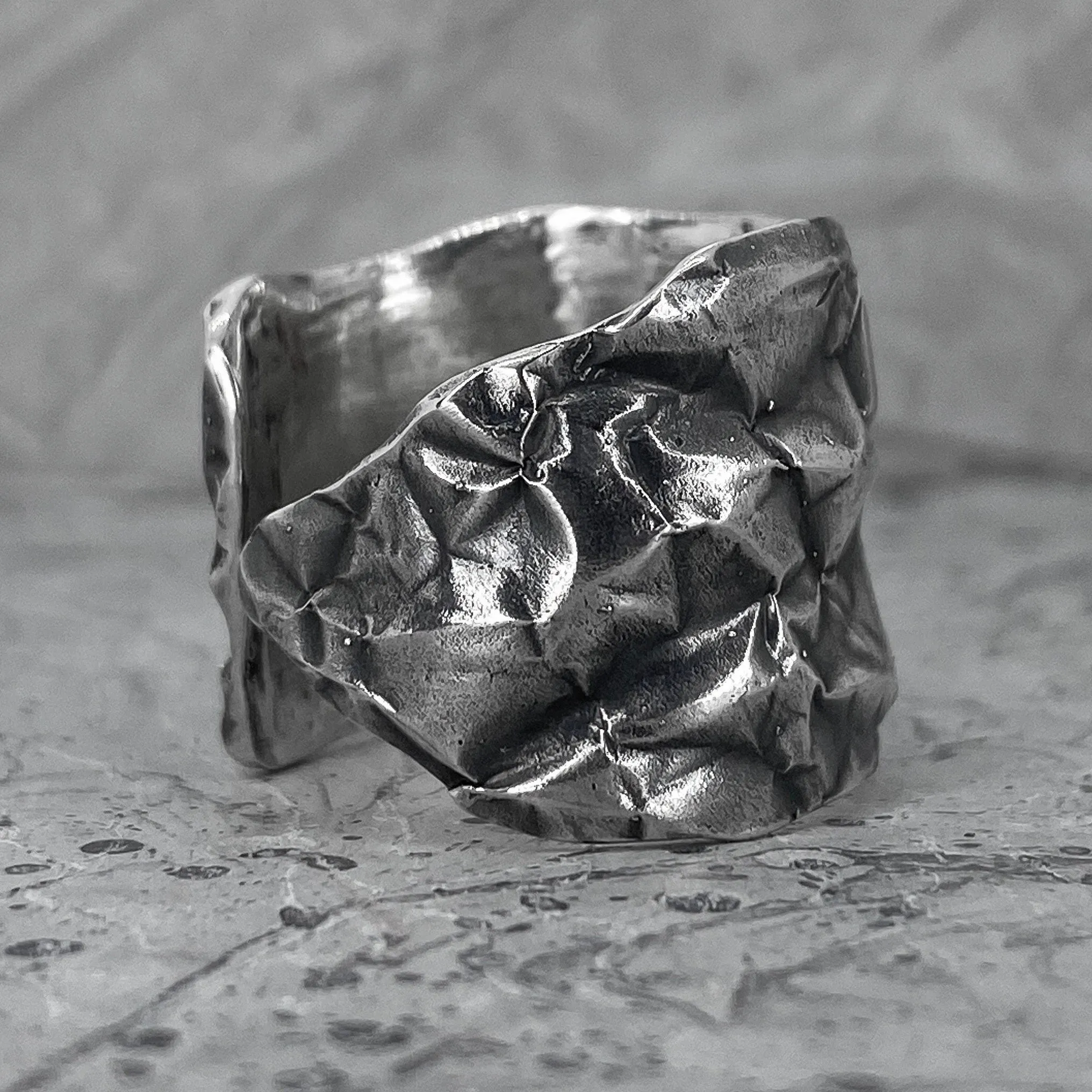 Crumpled ring