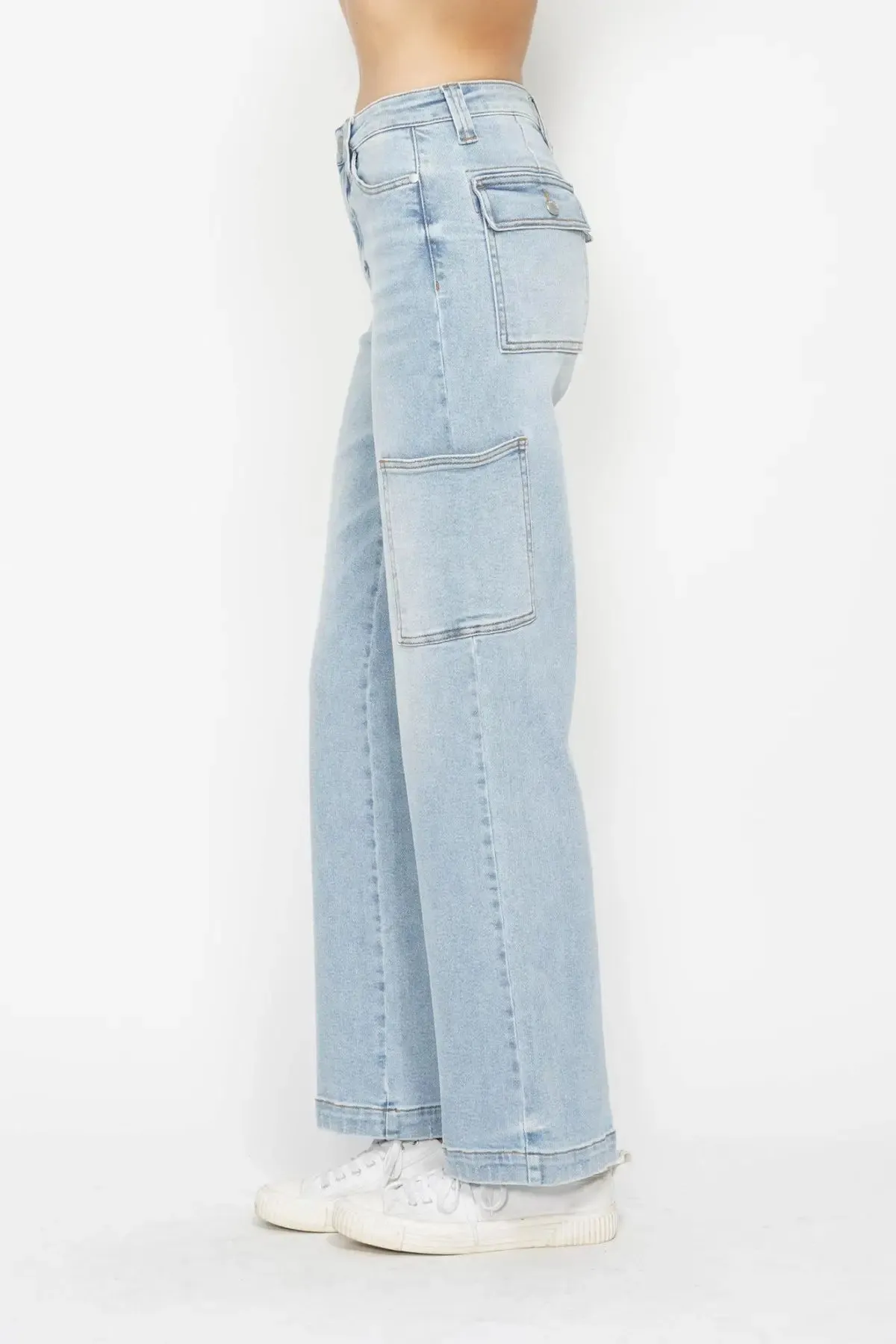 Judy Blue HW Cargo Wide Leg Jeans in Light Wash
