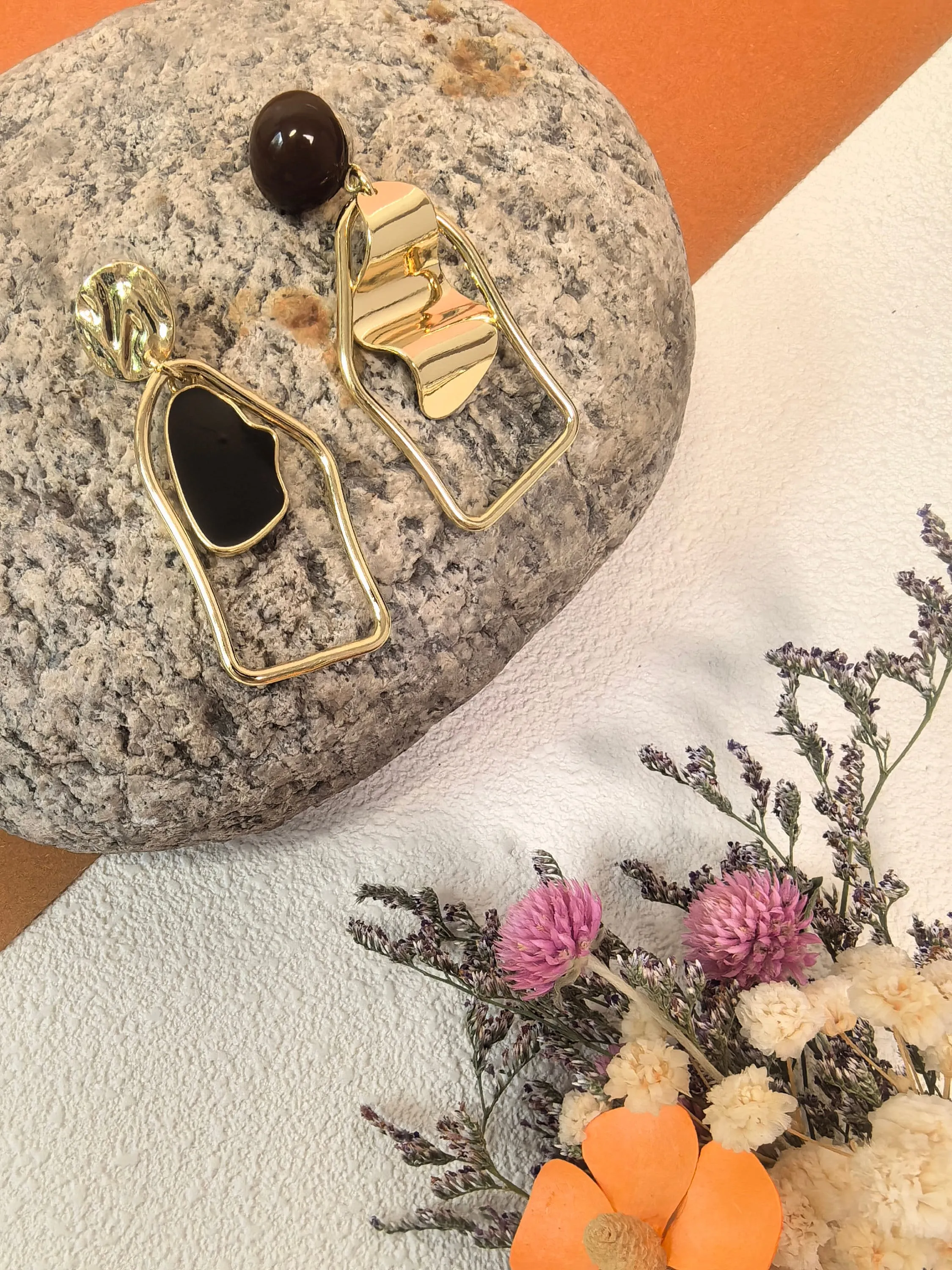 Modern Gold Crinkle Disc Irregular Frame Drop Dangle Statement Earrings