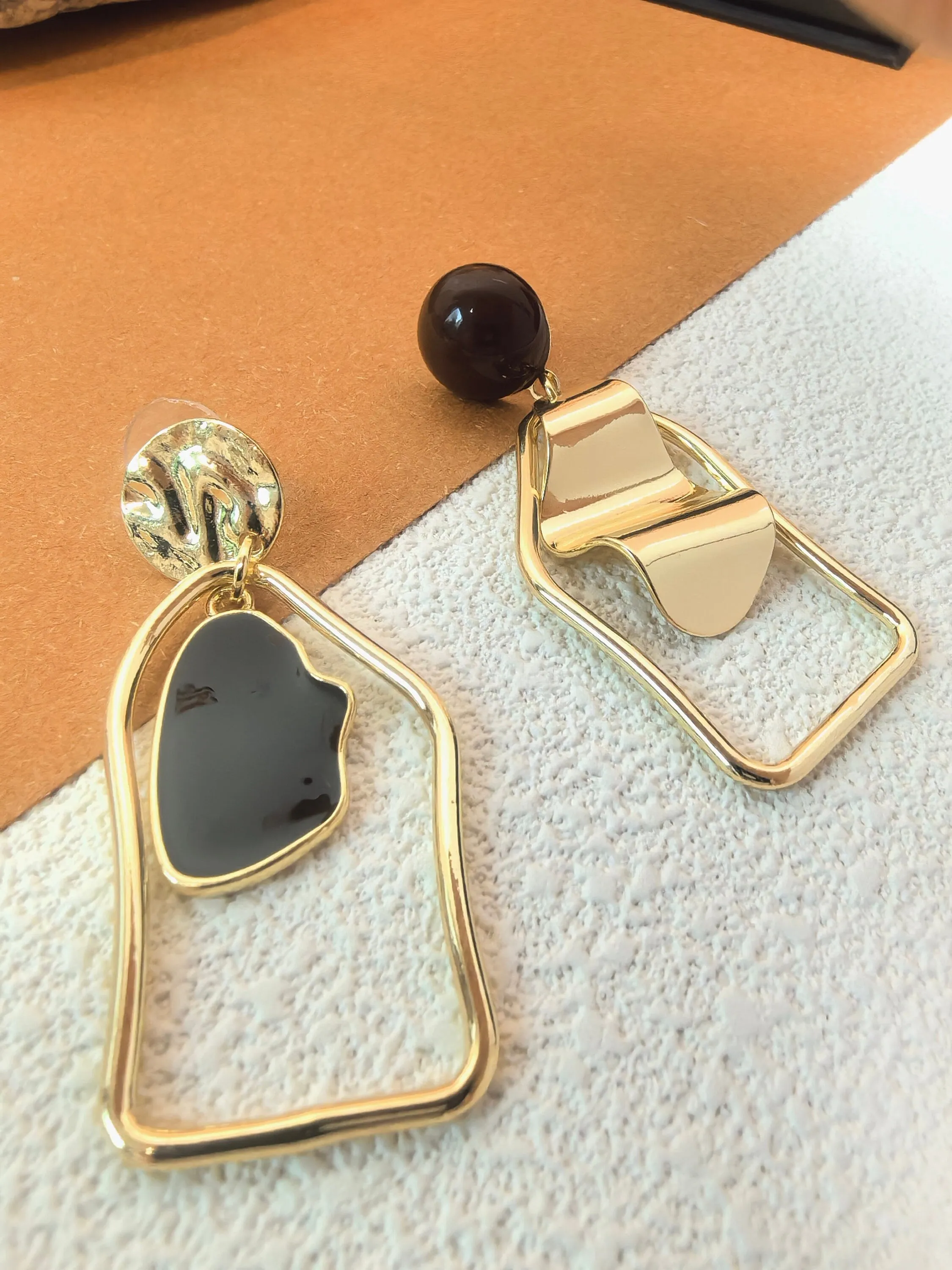 Modern Gold Crinkle Disc Irregular Frame Drop Dangle Statement Earrings