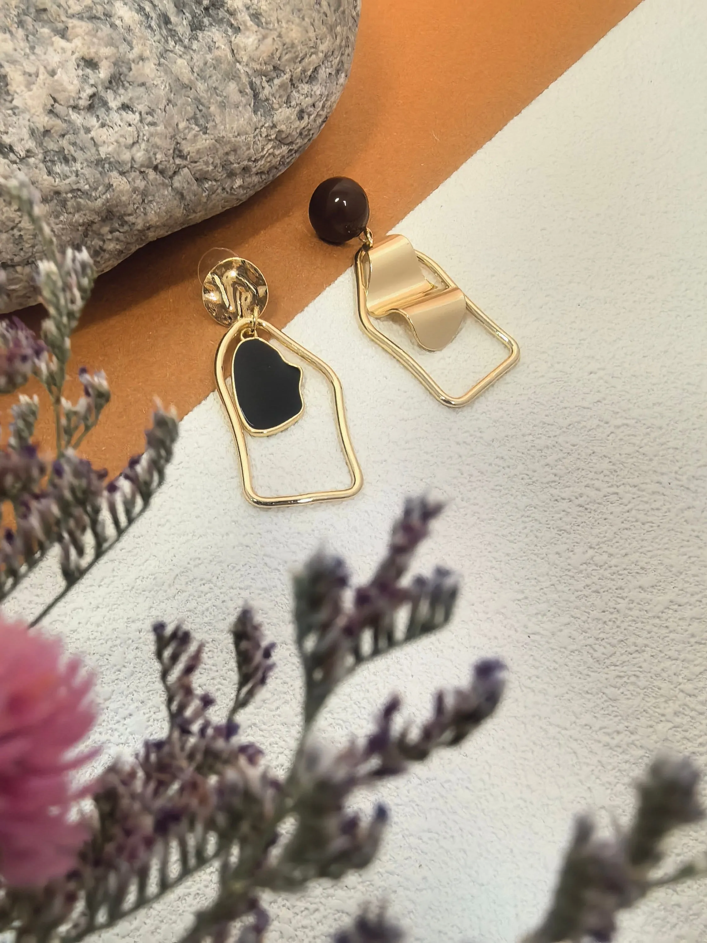 Modern Gold Crinkle Disc Irregular Frame Drop Dangle Statement Earrings