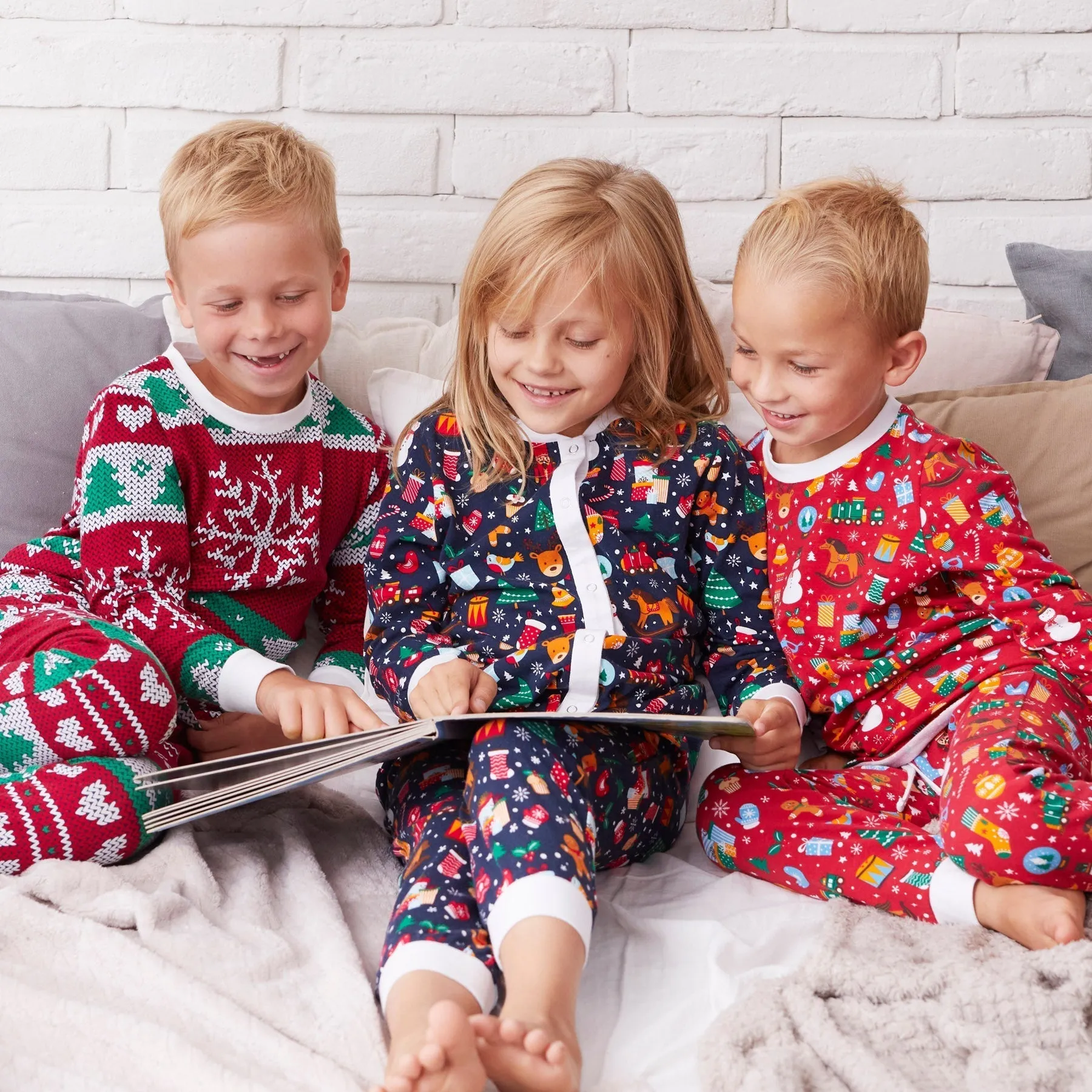 Roter Strickmuster Overall Weihnachtspyjama Kinder