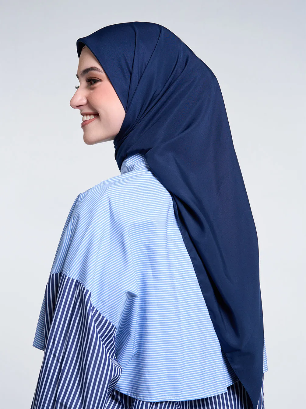 ULTRA SATIN SCARF PLAIN NAVY